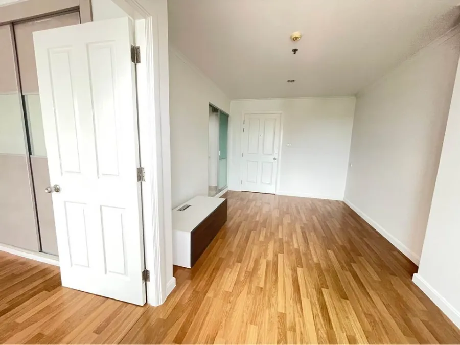 For sale: Lumpini Park Riverside - Rama 3, spacious room. With built-in kitchen Get a great view of the river. Don't miss it.