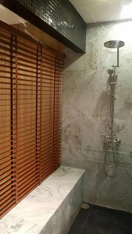 ให้เช่า noble house phayathai 2 bedrooms 1 bath living room and kitchen with the balcony.Size 70 sq.