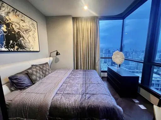 For rent, The Esse Sukhumvit 36, high floor, beautiful view, nice room, well furnished You need to hurry up and reserve it.