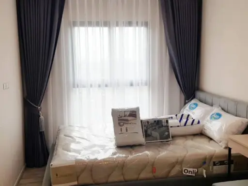 For rent Plum condo Central Station phase 2 Nice room with full facilities Hurry up to reserve.