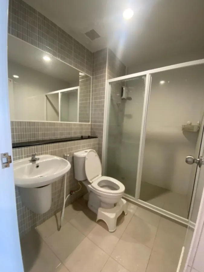 For sale, for rent, Regent Home Bang Son Phase 2, beautiful room, good view, sharing a wall with an adjacent room on only one side, must arrange.