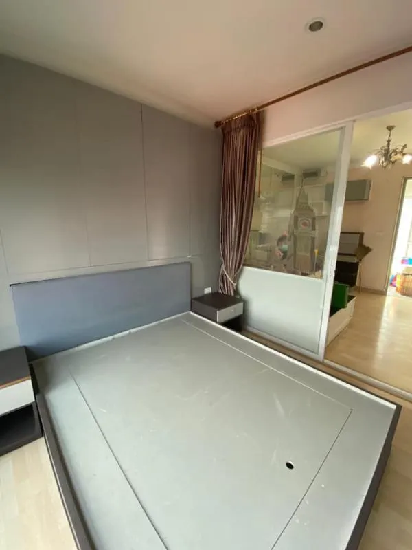 Urgent sale, The Leaf Condo, Phatthanakan, very beautiful room, a lot of furniture, suitable for investment, excellent location, close to APL, book no