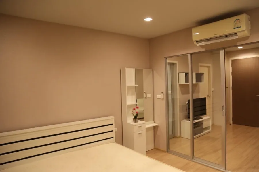 For rent: Casa Condo Ratchada-Ratchaphruek. The room is simply decorated, ready to move in, big screen TV, don't miss it.