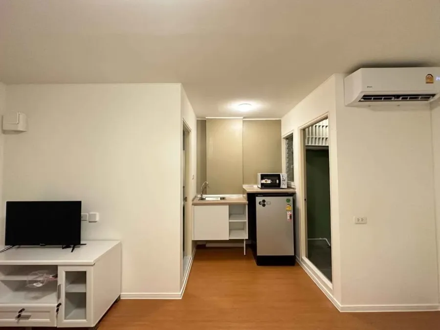 For rent: Lumpini Township Rangsit Klong 1, 8th floor, a lovely unit with complete furnishings. Just bring your bags and move in!