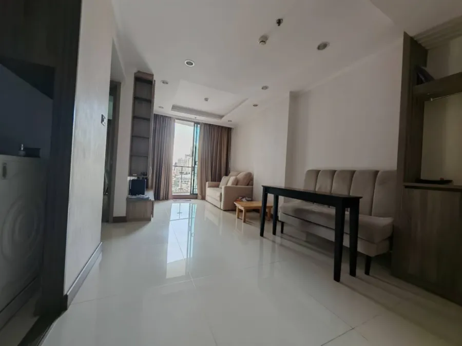 For sale: Supalai Oriental Sukhumvit 39, decorated with built-in furniture as shown in the picture. Good atmosphere, quiet. You'll regret it if you mi