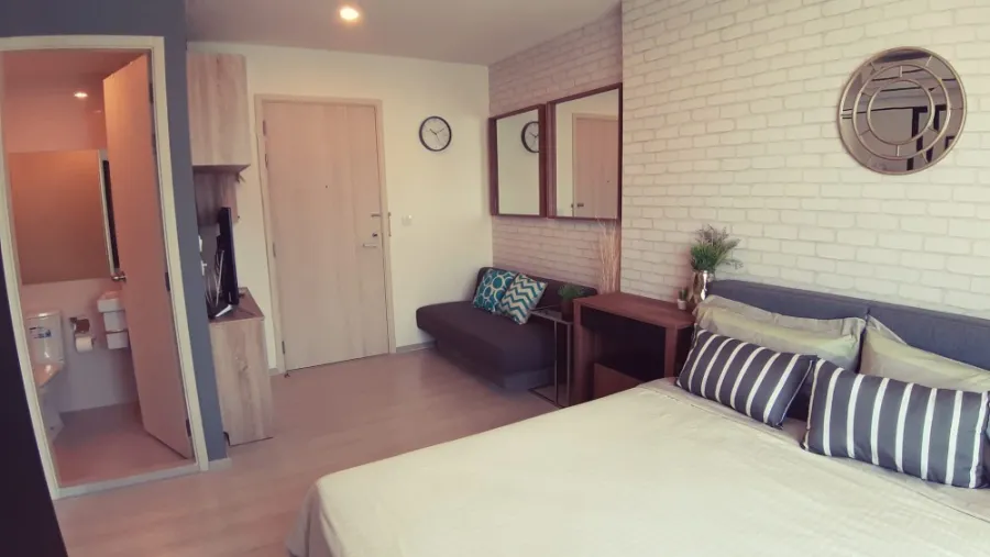 Condo for sale or rent, Life Asoke, nice decorated room. Comes with complete amenities. Hurry and reserve before the room is sold out.
