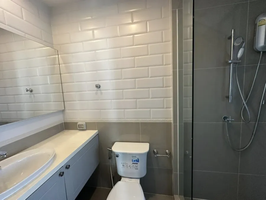 For rent: The Editor, 10th floor, fully furnished with all appliances. No noise from the BTS train. Book now!