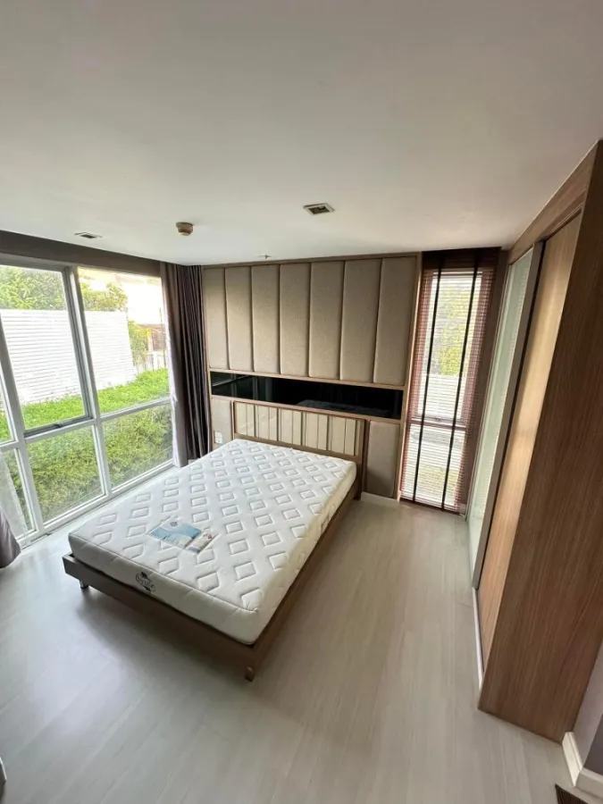 ขาย The Room Sukhumvit 64 ห้องกว้างขวาง น่าอยู่สุดๆ โซฟาตัวใหญ่นั่งสบายมาก ไม่จองแล้วจะเสียใจ