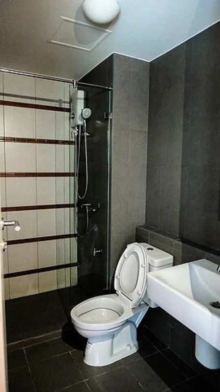For rent, d condo rangsit, phase 1, 1 bedroom, 1 bathroom, 1 kitchen, plus pool view, ready to move in.