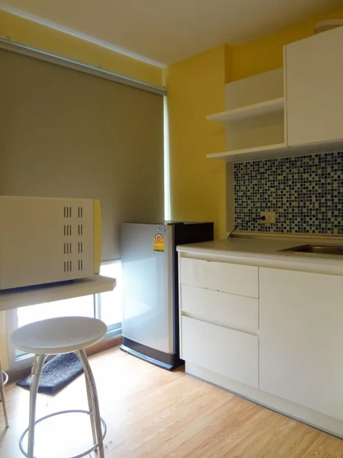 For sale: The Trust Residence Ratchada-Rama 3, glass-divided room, bright colors, hurry to reserve, be the owner.