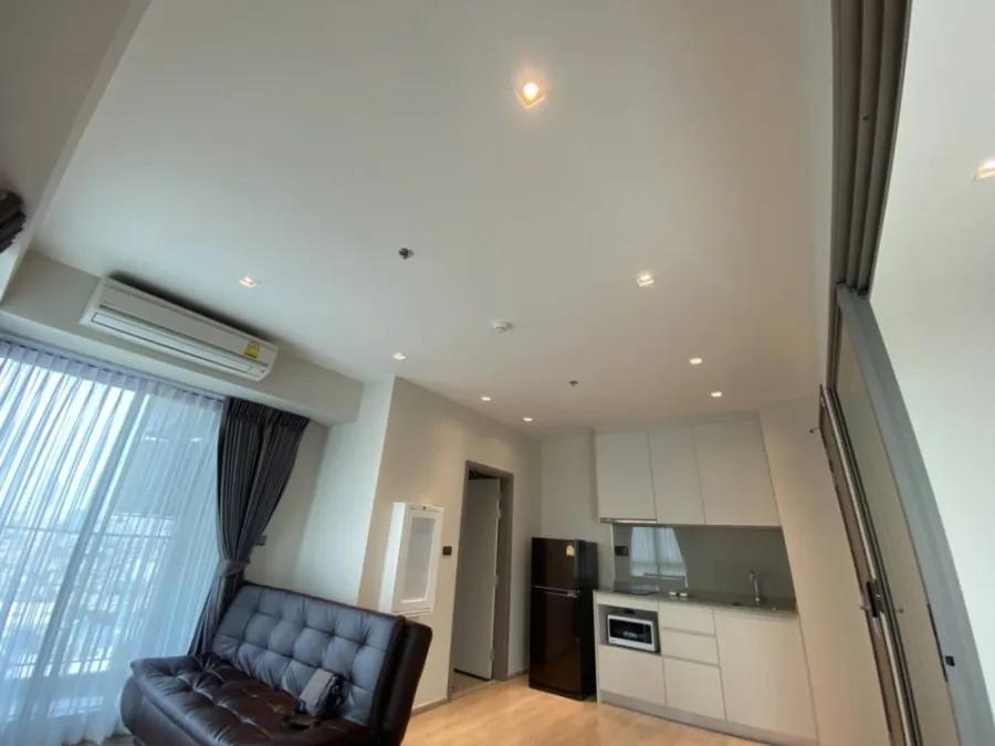 For rent, Whizdom Station Ratchada-Thapra, 31st floor, spacious room, comfortable, fully furnished, book now.