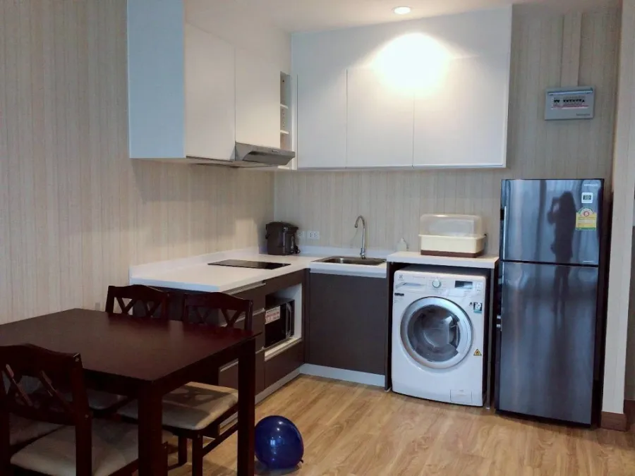 For rent: Ladda Plus Sriracha. Spacious room with ample living space and beautiful city views. High-quality built-in furniture. Book now!