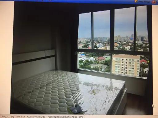 For rent, Lumpini Place Ratchayothin, corner room, has privacy, city view, airy and comfortable. Book now, don't miss it.