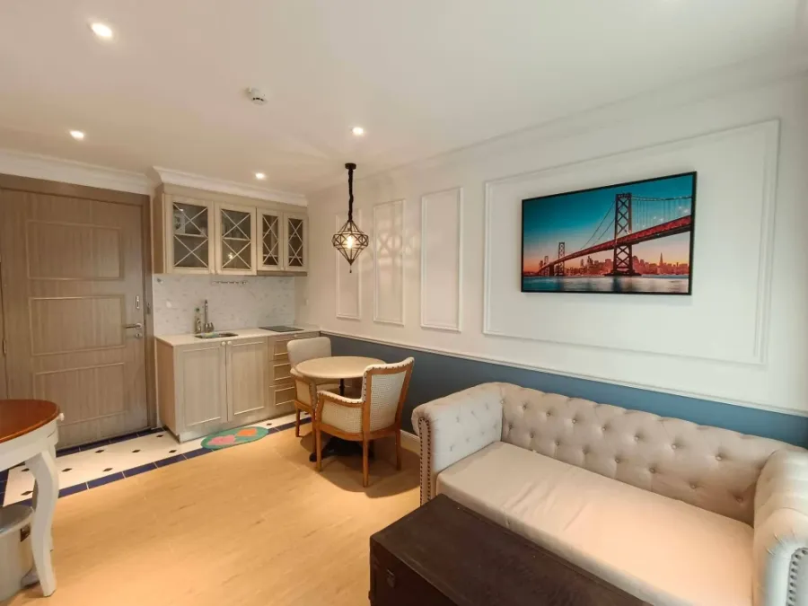 Condo Seven Seas Cote d'Azur for rent. Nice, spacious room with furniture. Book now!