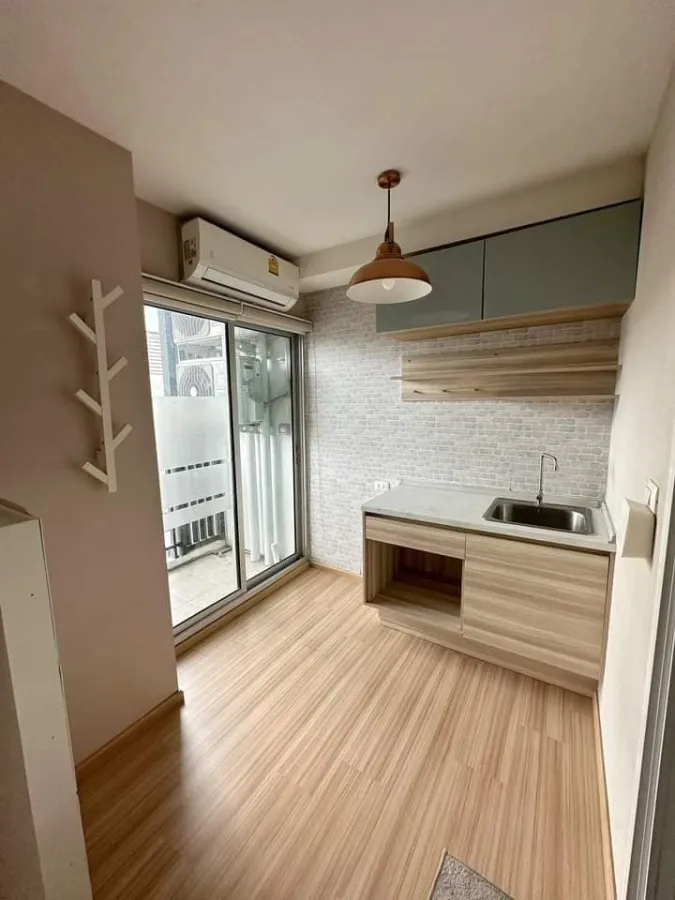 For sale: Plum Condo Chaengwattana, empty room, not too expensive, room decorating lovers shouldn't miss it.