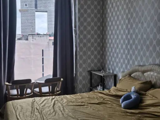 ให้เช่า La Maison Phaholyothin 24 1 ห้องนอน 1 ห้องน้ำ ตกแต่งคุมโทน ติดวอลเปเปอร์อย่างดี จองเลย images