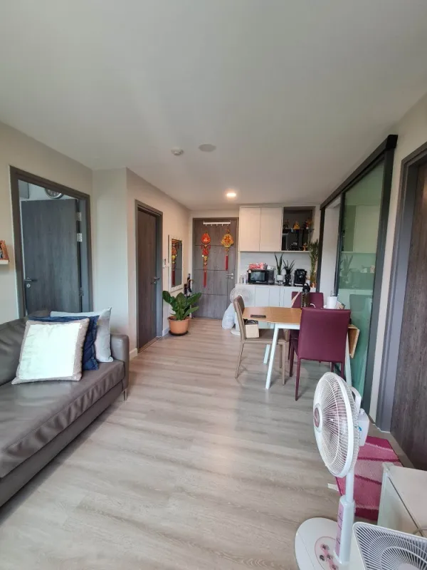 ให้เช่า คอนโด เมโทร ลักซ์ โรสโกลด์ พหลฯ-สุทธิสาร ห้องหัวมุม ตกแต่งใหม่ เฟอร์นิเจอร์ครบ