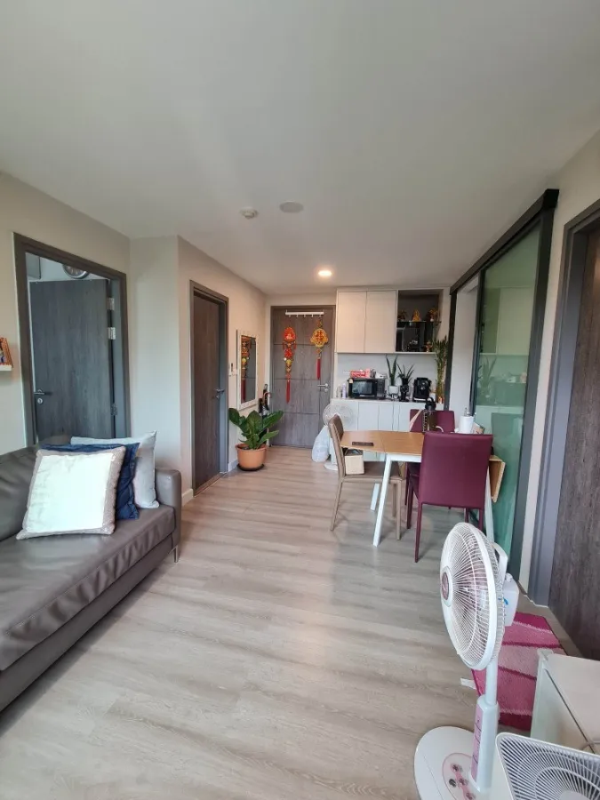 Condo for rent: Metro Luxe Rose Gold Phahon-Suthisan, corner room, newly decorated, fully furnished.