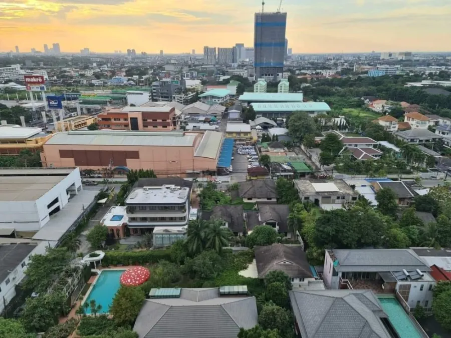 ขาย เดอะ เบส แจ้งวัฒนะ ชั้น 18 วิวเมืองแจ่มๆ เตียงนอนน่านอน ห้องน่าอยู่ เฟอร์นิเจอร์ดี ห้ามพลาด