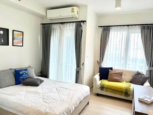 For rent: Chapter One Eco Ratchada-Huai Khwang, Building E, 2nd floor, corner room, quiet, cool breeze, no sun exposure. You will regret it if you mis
