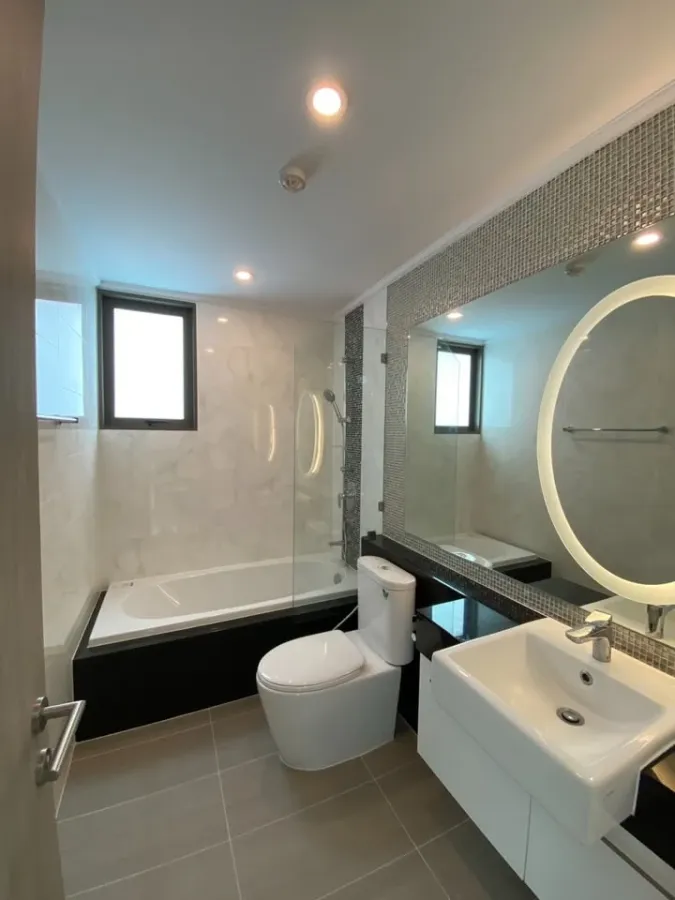 For rent Supalai Oriental Sukhumvit 39, empty room with kitchen, lots of usable space, definitely comfortable, hurry and book now.