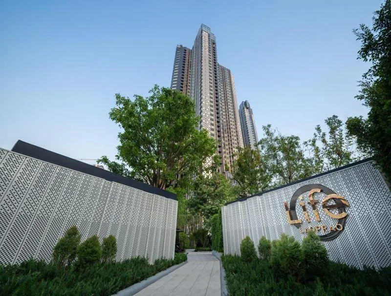 Selling down payment Life Ladprao, studio room, high floor, beautiful view, in front of the condo, next to BTS. I don't come often. Book now.