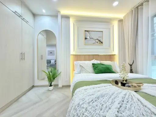 Selling Plum Condo Chaengwattana Station, Phase 2. Features include moisture-resistant and termite-proof SPC flooring, built-in cabinets for organized