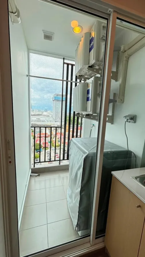 For rent: Regent Home Bangna, Muji-style decorated unit with glass partitions for privacy and soundproofing. Don't miss out!