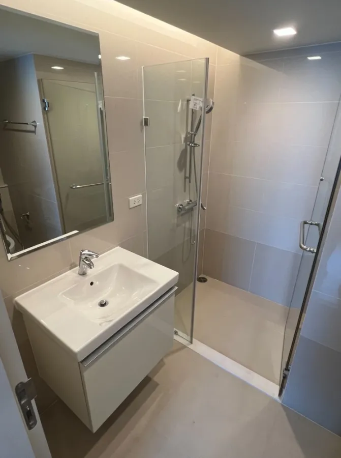 Condo for rent, Focus at Ploenchit, spacious room, 3rd floor, beautiful decoration, ready to move in. Don't wait!!