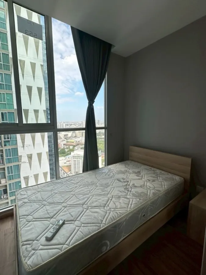 For rent: Noble Revolve Ratchada 2, 32nd floor, fully furnished unit, very livable. Book now, don't miss out!