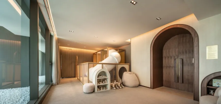 The Strand Thonglor for sale, fully decorated Buit-In room, hot room, quiet, ready to move in, book now.