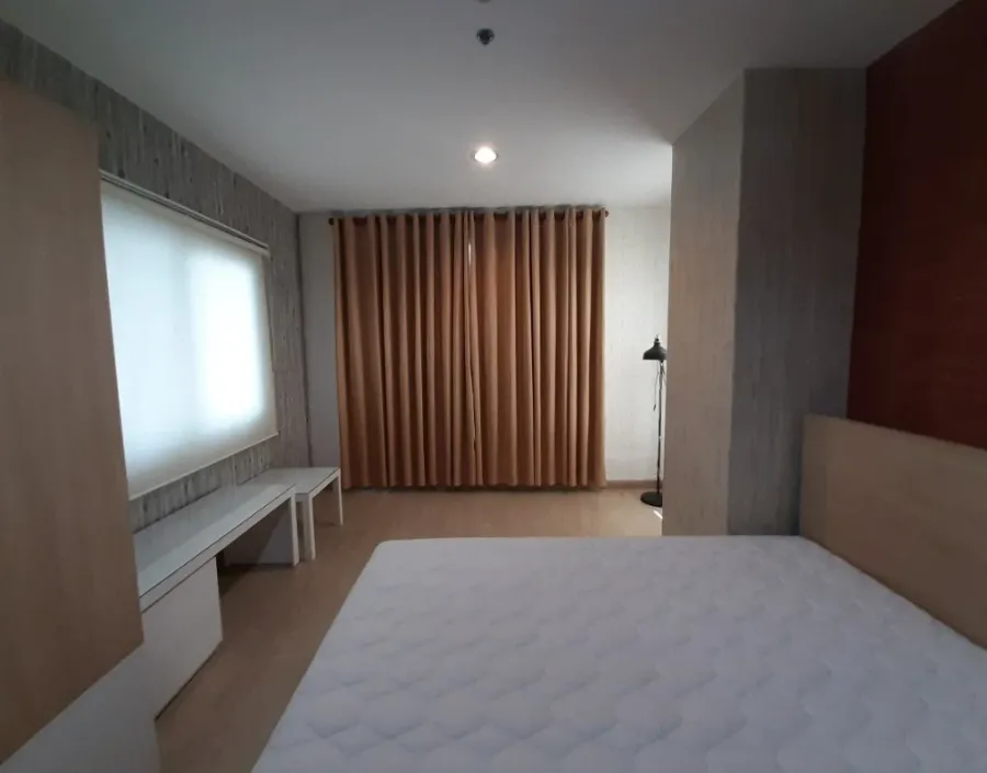 For rent: Life @ Ratchada-Suthisan, corner unit, fully furnished. Book now! Don't miss out! Hurry!