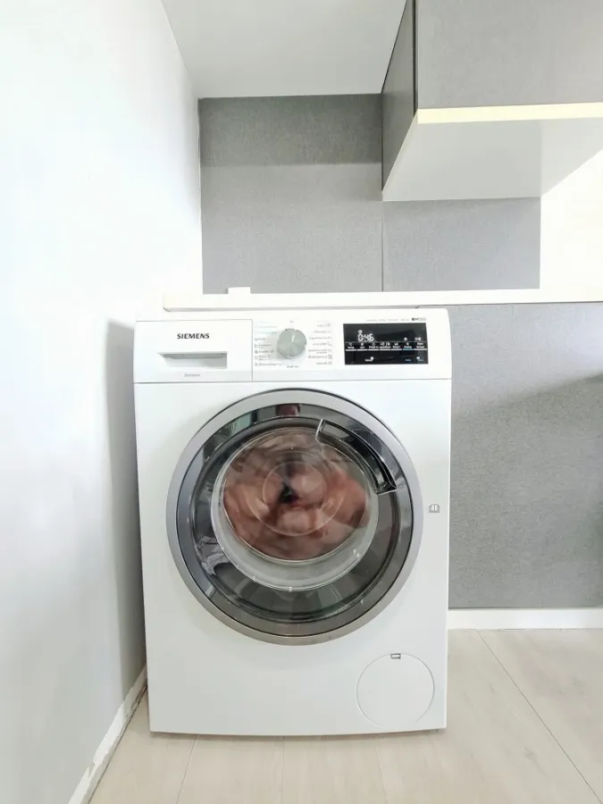 Condo for sale, rent, The Key Sathorn - Charoenrat, decorated with built-in marble pattern. Genuine leather sofa, very comfortable to sit on. Book now