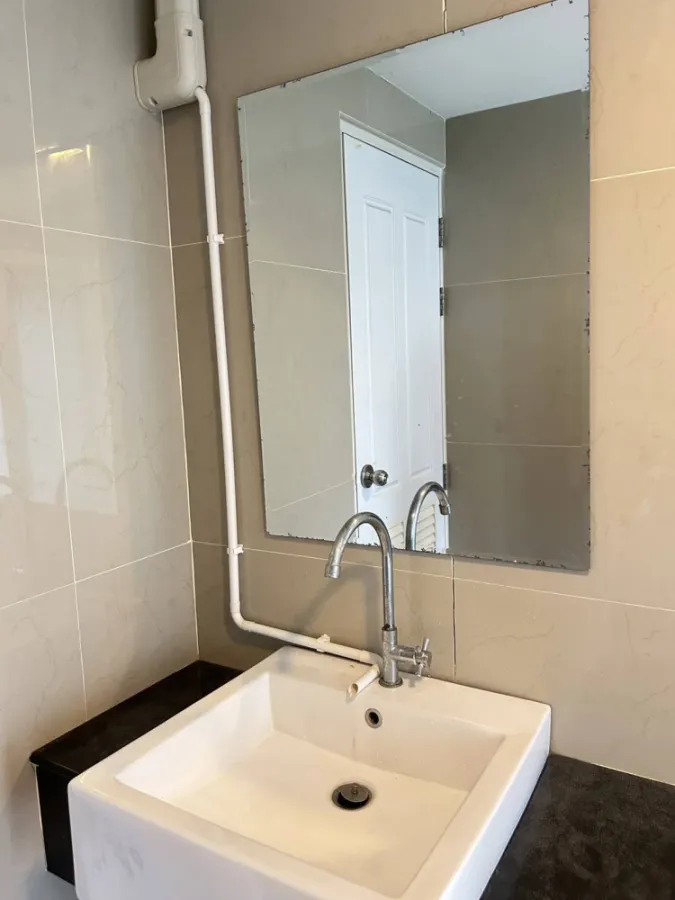 For rent Living Avenue Bangsaen, 4th floor, spacious room, fully furnished, nice to live in, reserve now, hurry!