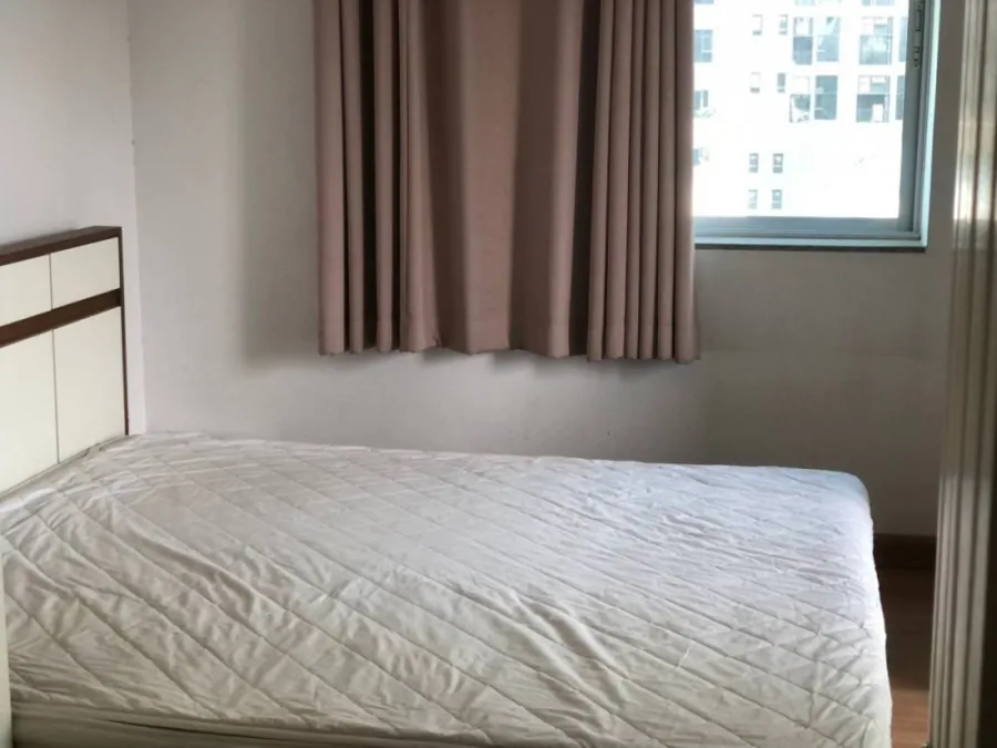 Condo for rent Supalai Park Asoke-Ratchada, pool view New renovated room, ready to move in, don't miss it!!