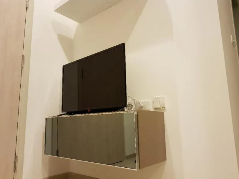 Condo for sale: Ideo Mobi Sukhumvit Eastgate, high floor, pool view, fully furnished, ready to move in.