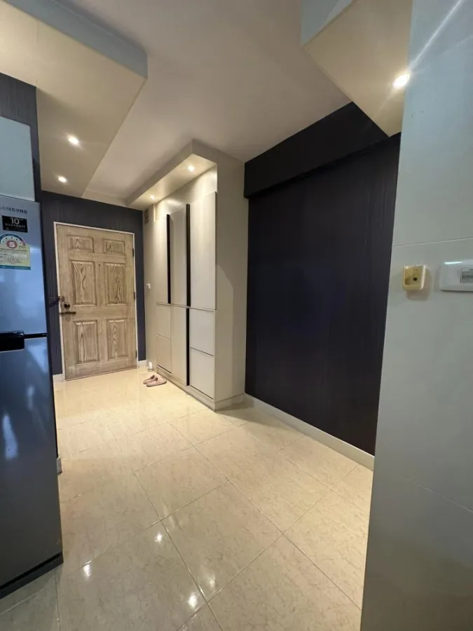 For rent: Champs Elysees Tiwanon, large spacious room. Complete set of furniture Don't just look, hurry and reserve now.