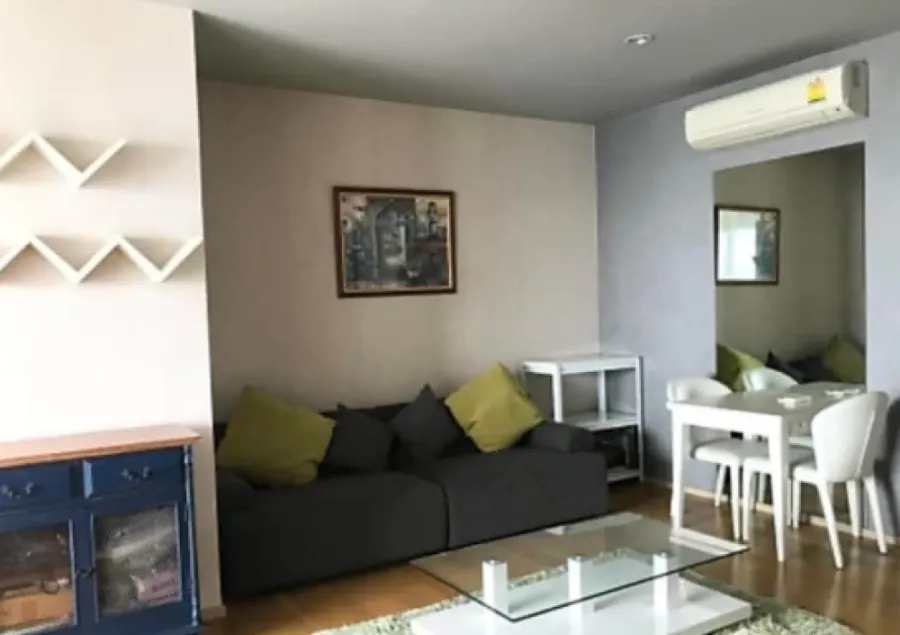 For rent Hive @ Sathorn, 21st floor, beautiful room, fully furnished, beautiful view, no tall buildings to block, book now, don't wait.