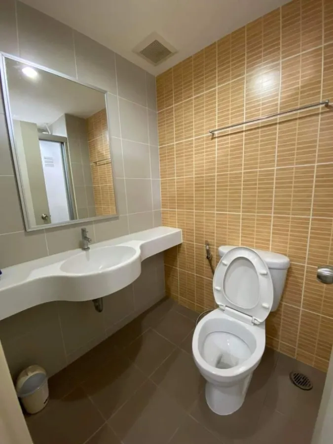 Sell / rent Lumpini Ville Prachachuen-Phongphet 2, white room, contrasting with the most beautiful wooden floor, get a city view, hurry to reserve