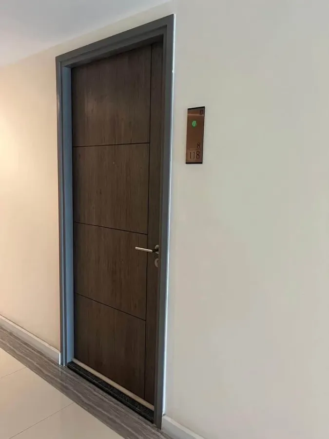 Selling Metro Luxe Rose Gold Phahonyothin-Sutthisan. Beautiful, ready-to-move-in unit with pool view. Convenient location.