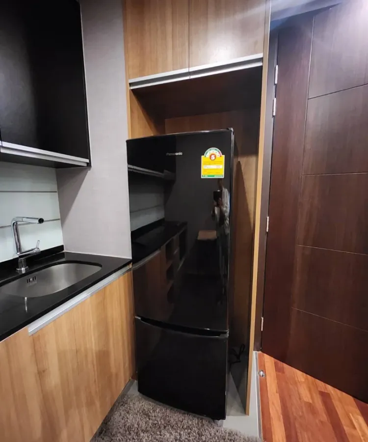 For rent: Wish Signature Midtown Siam, high floor unit, fully furnished. Book now!