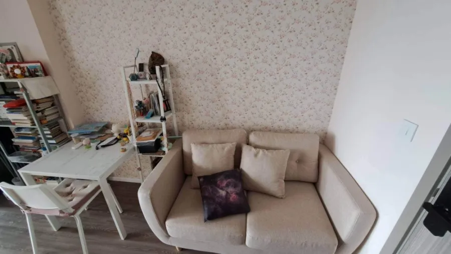 Sell and rent The Origin Phahon - Saphan Mai Partitioned room Install wallpaper throughout the room with floral patterns. Book now.