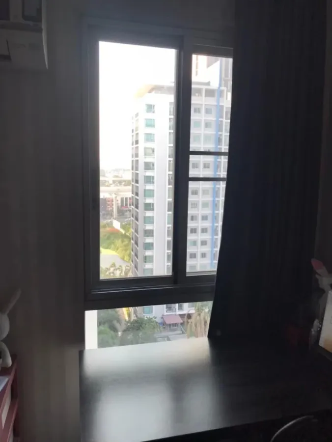 For sale: The Parkland Srinakarin, beautiful garden view, poolside, open balcony, corner room, special corner room with a view for working, don't dela