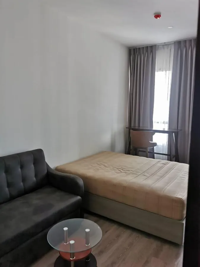 Urgent sale or rent, Knightsbridge Prime On Nut Condo, studio room, 18th floor, city view, built-in furniture, buy now.