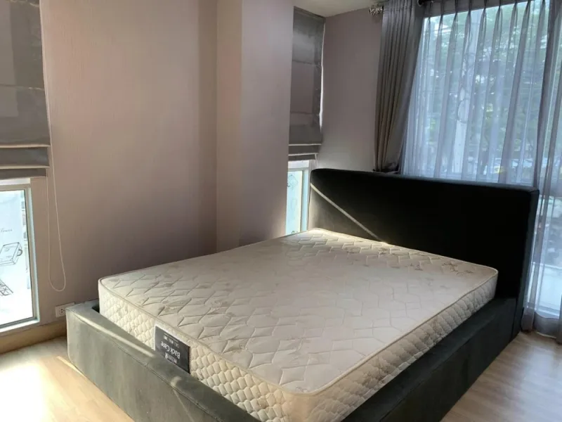 ให้เช่า เดอะ นิชลาดพร้าว 130 ห้องพร้อมอยู่ โซฟาขนาดใหญ่เวอร์ พักผ่อนสบายมาก รีบจองได้เลย