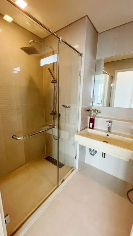 For rent, Ivy Thonglor, 24th floor, 4 bedrooms, fully furnished and electrical appliances. Book now. Urgent.