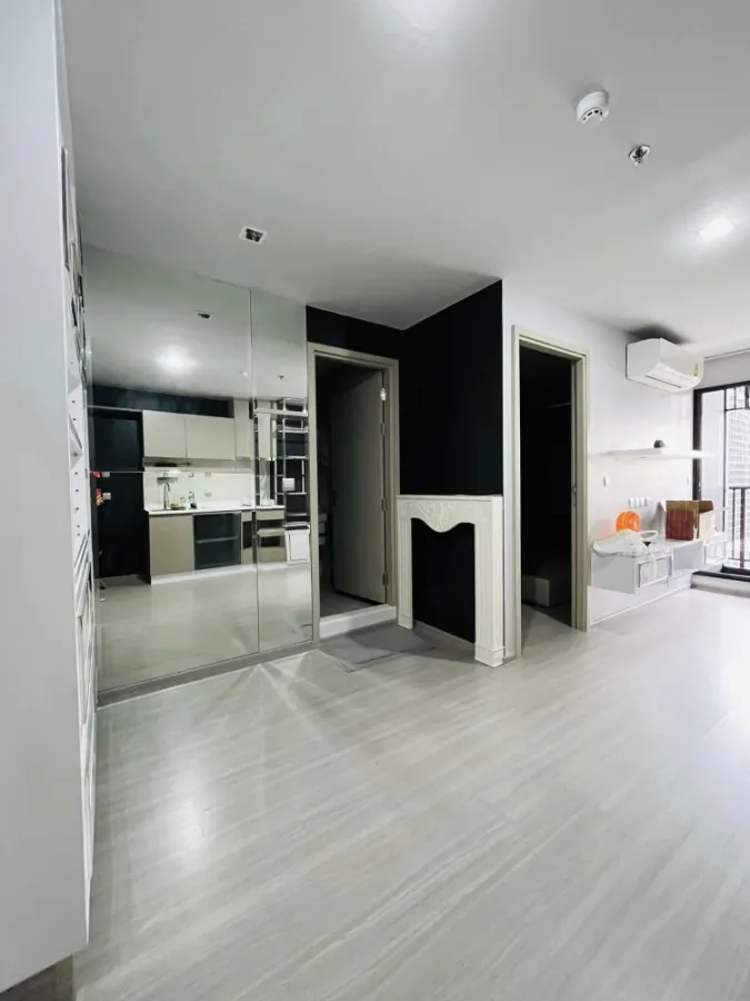 Sell Life Ladprao, beautiful decorated room, built-in furniture, fully furnished Don't just look at it. Hurry up to reserve it. Hurry up.