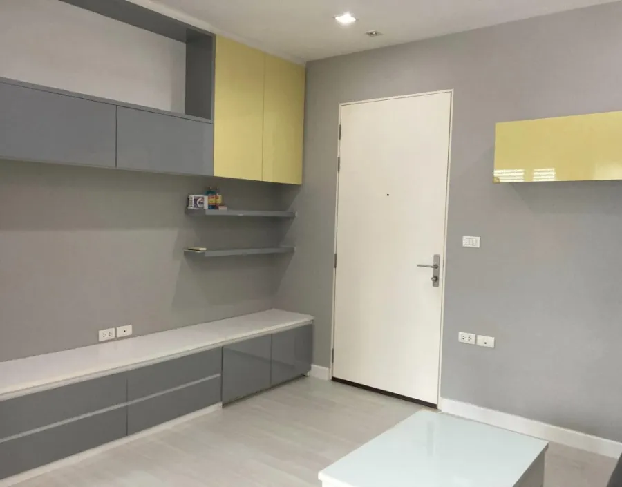 For rent, The Room Ratchada-Ladprao, spacious view, cool breeze Install wallpaper well. Hurry up to reserve.