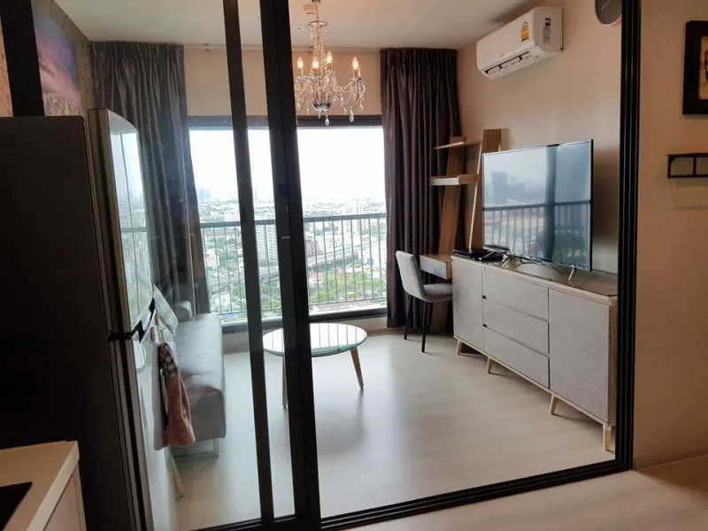 For rent Life sukhumvit 48 room size 40 sq m, furniture and appliances are ready.