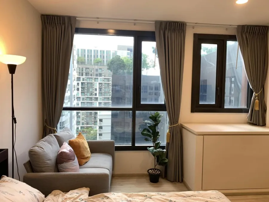 For rent, XT Huai Khwang, room ready to move in. Complete set of electrical appliances You can just come in and stay.
